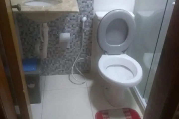 Room 6 of 17