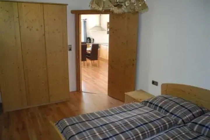 Room 6 of 17