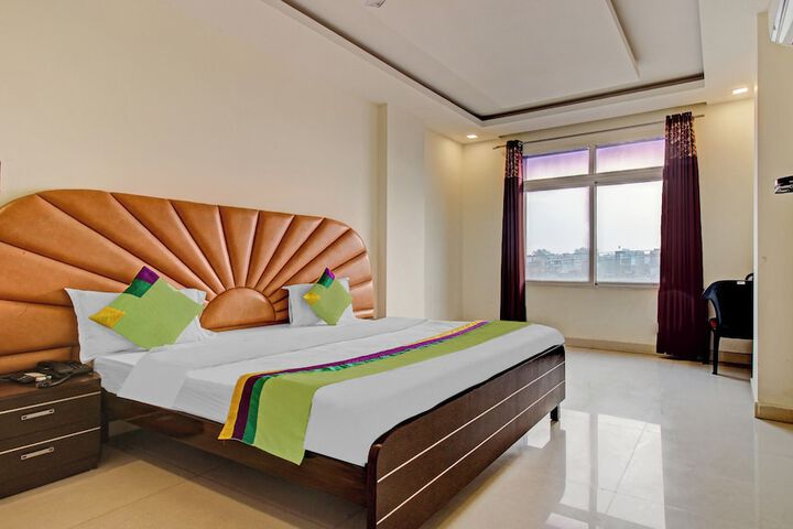Room 10 of 31