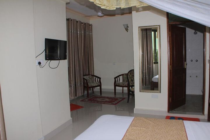 Room 4 of 18