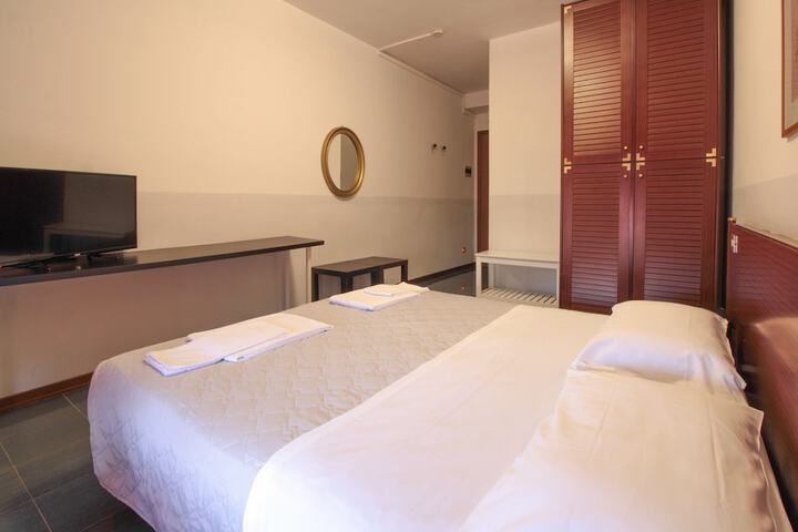 Room 5 of 44