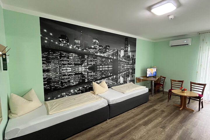 Room 5 of 38