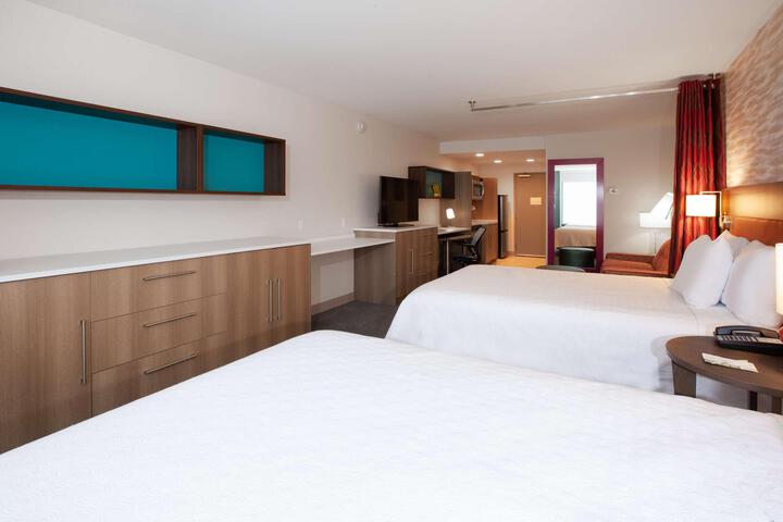 2 Queen Beds Studio (2 of 9)