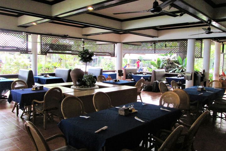 Dining 36 of 47