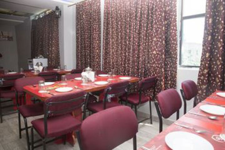 Dining 20 of 21