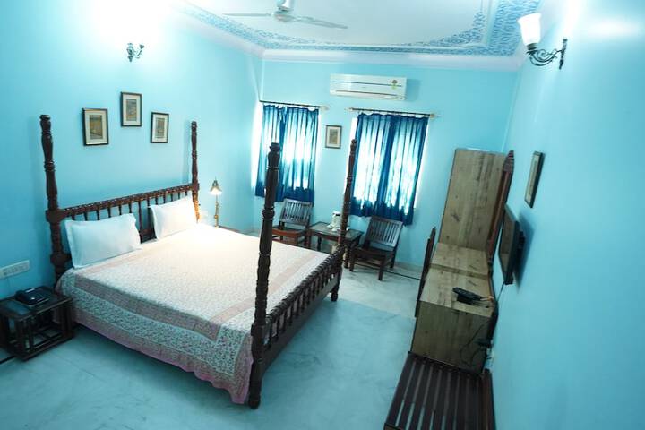 Room 15 of 76