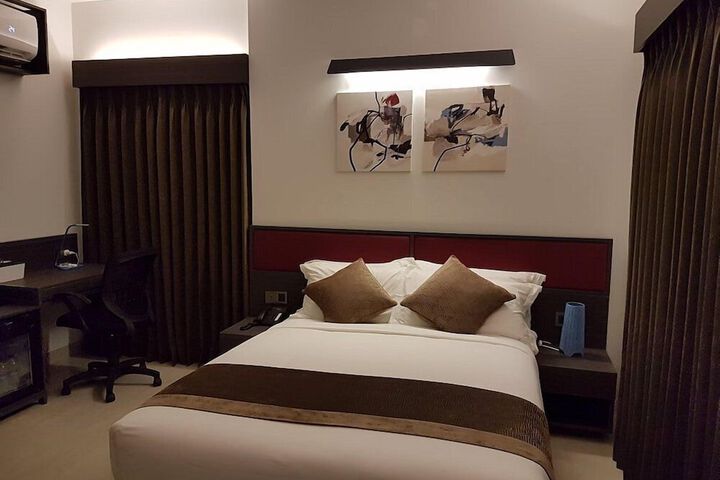 Room 7 of 19