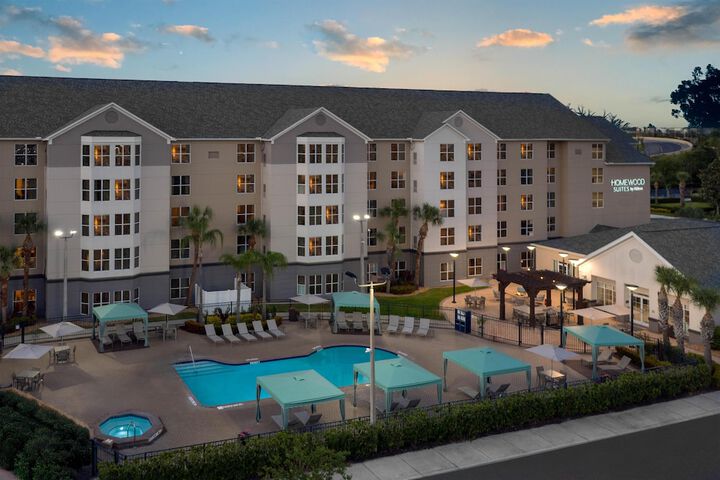 Hotel with Pool