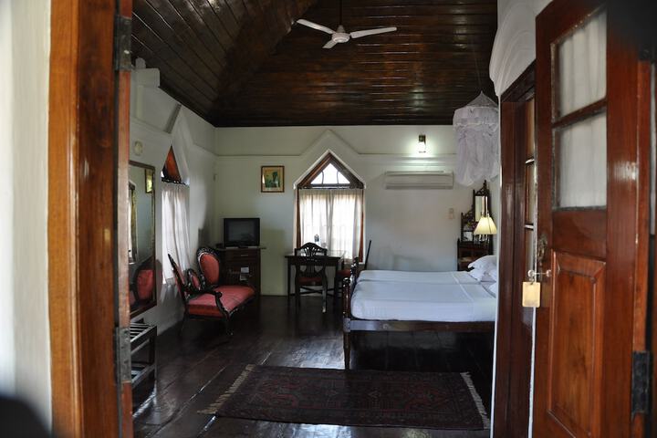 Room 10 of 43