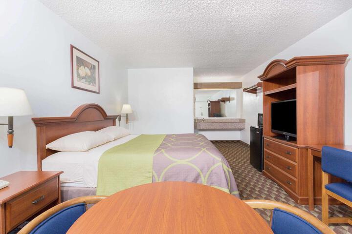 1 King Bed (2 of 8)