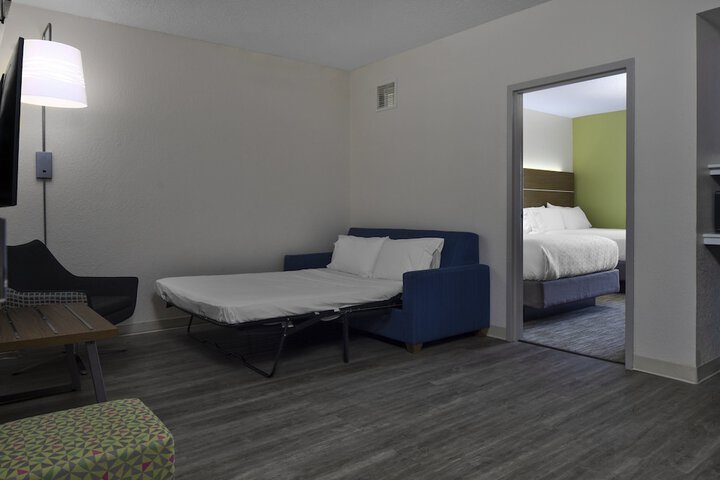 2 Queen Beds (8 of 9)