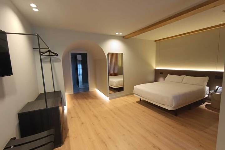 Room 12 of 27