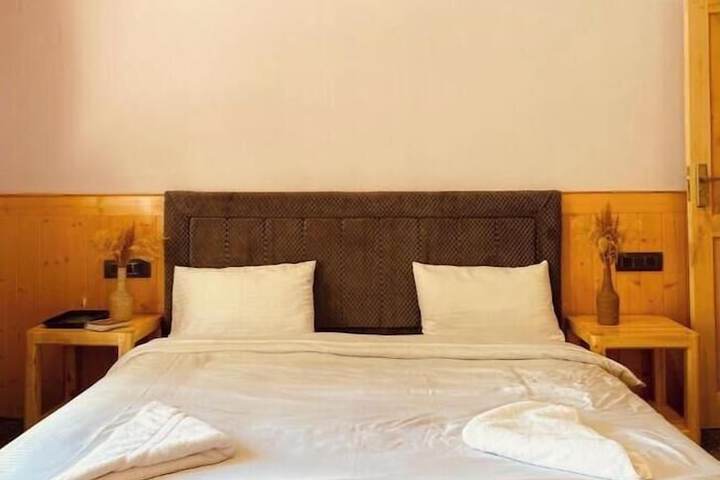 Room 4 of 13
