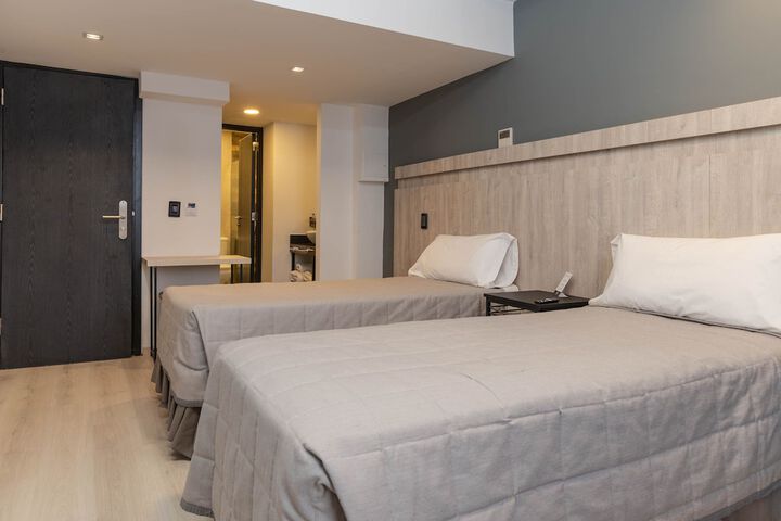 Room 10 of 18