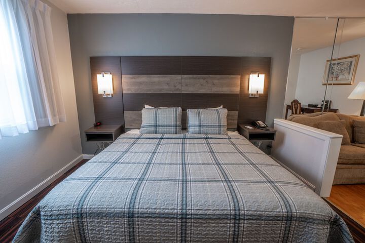 Deluxe King Bed (34 of 39)