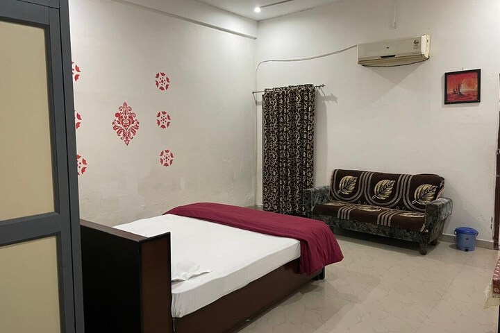Room 4 of 14