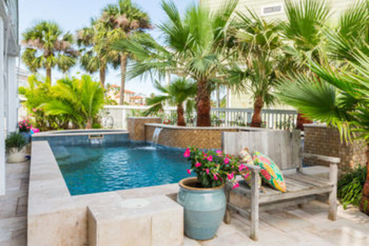 Galveston Canal House with Pool by RedAwning