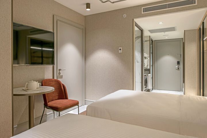 Room 46 of 194
