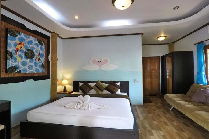Room 12 of 160