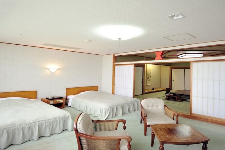 Room 4 of 27