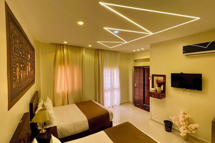 Room 10 of 84