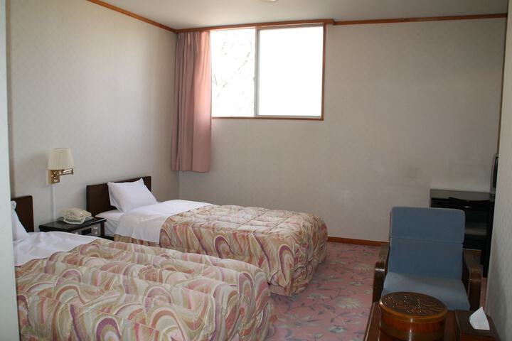 Room 6 of 35
