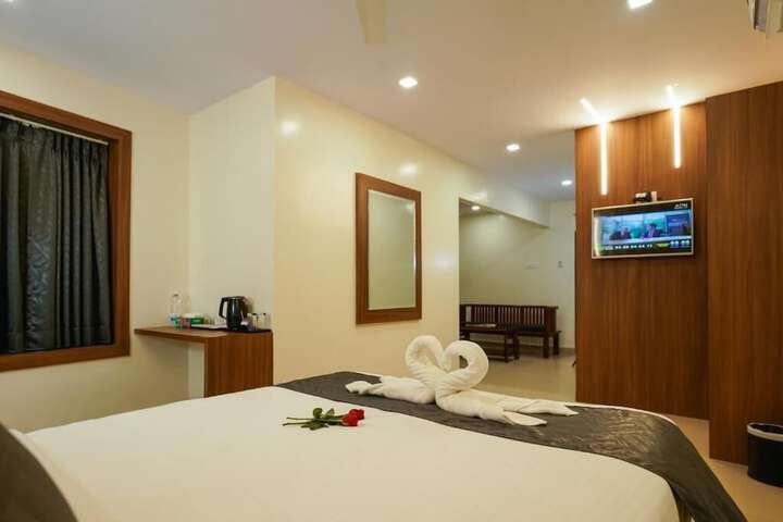 Room 4 of 16