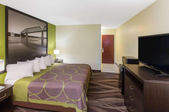 1 King Bed (2 of 10)