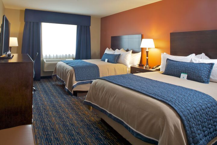 2 Queen Beds (3 of 3)