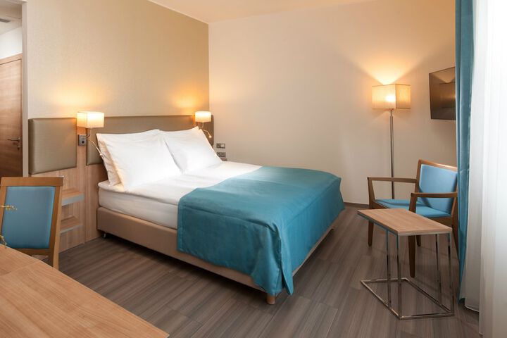 Room 28 of 111