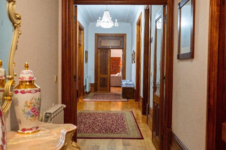 Room 22 of 103