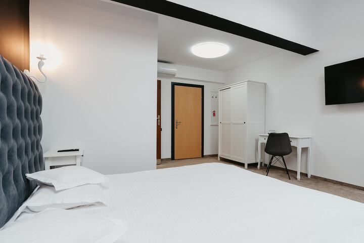 Room 35 of 112