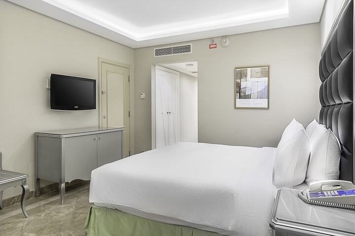 Room 6 of 117