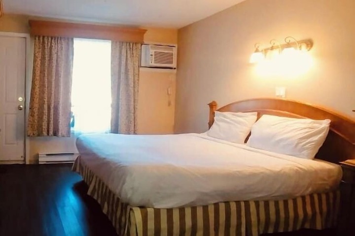 Room 11 of 38