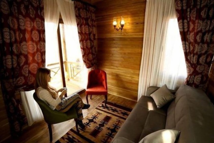 Room 5 of 11