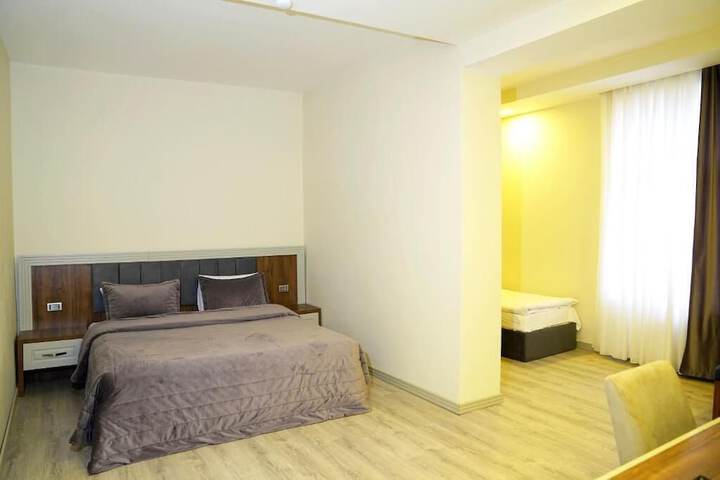 Room 4 of 28