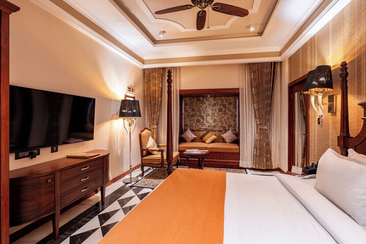 Room 7 of 14