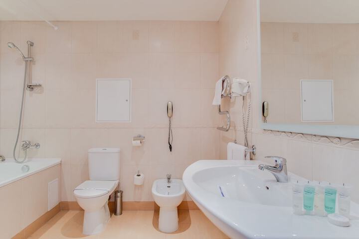 Room 25 of 48