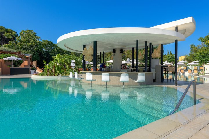Pool 136 of 295