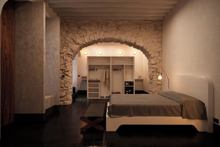 Room 10 of 76