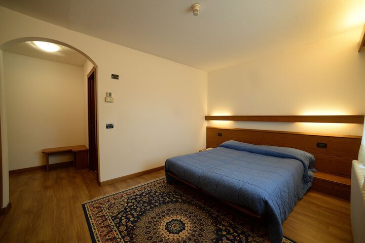 Room 4 of 35
