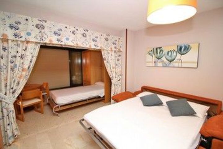 Room 11 of 27