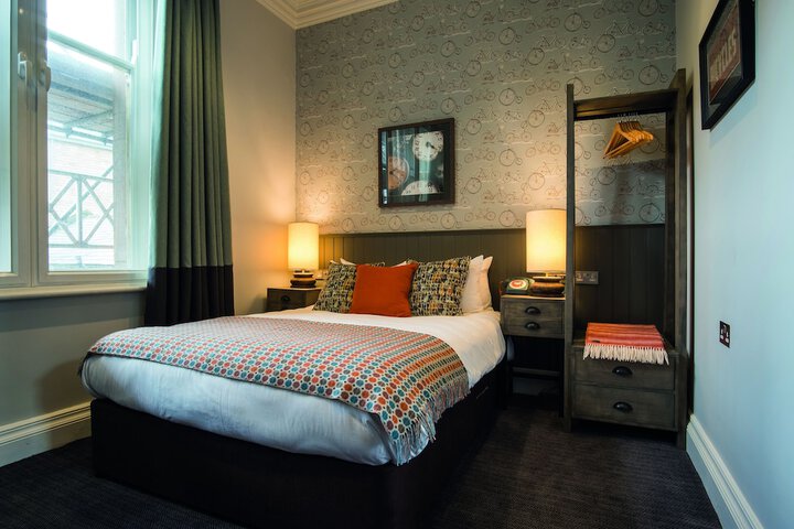 Room 4 of 34