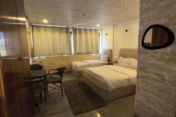 Room 32 of 46