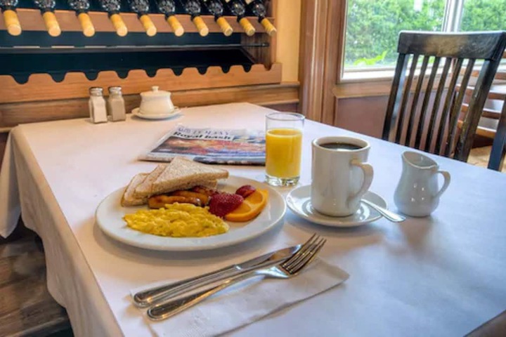 Breakfast/Coffee Service 18 of 27