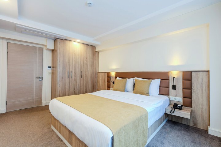 Room 27 of 170