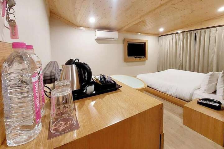Room 32 of 137