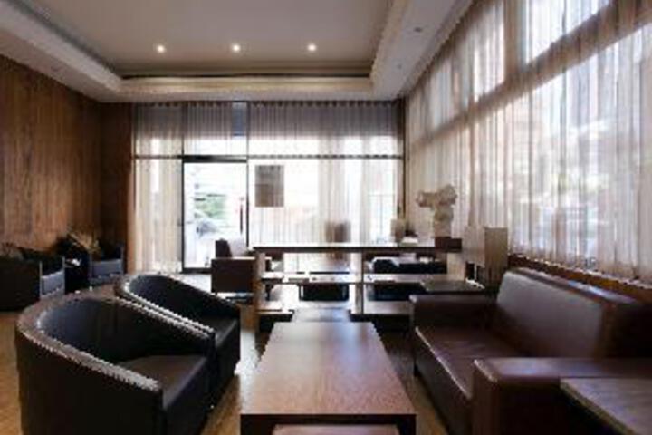 Entrance & Lobby