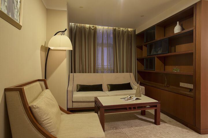 Room 19 of 38