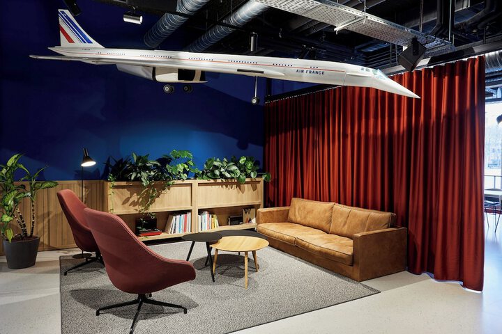 Lounge 95 of 123